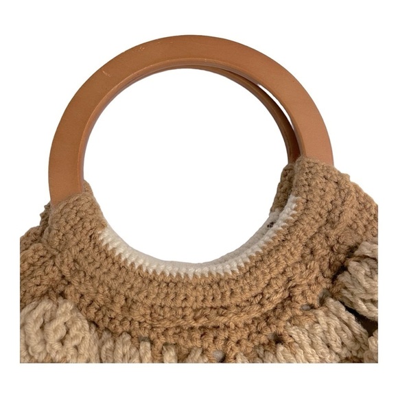 Vintage Handmade Floral Crochet Granny Style Bag, tan /cream wooden handles - Picture 9 of 13